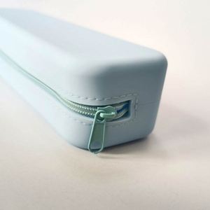 Étui à crayons en silicone avec organisateur de fournitures scolaires pour l'école, le bureau, les voyages, sac de rangement flexible, durable et compact, personnalisable - Product Image 4