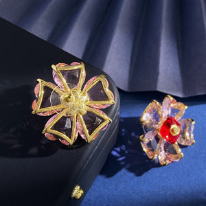 Boucles d'oreilles clous en argent sterling 925 plaqué or, fleur, perle d'eau douce, cristal, zircon, romantiques, élégantes, hypoallergéniques, pour mariage - Product Image 5