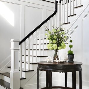 Scala Interna in Legno Massello Curvato di Noce Nero e Palissandro, Scala Moderna Prefabbricata per Appartamenti - Product Image 1