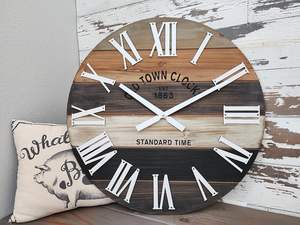Grande horloge murale romaine en bois de 8 pouces, multicolore, design de plage côtière maritime, style art déco, affichage à quartz à face unique - Product Image 3