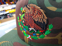 Camuflaje de alta calidad, Bandera de México, logotipo bordado, 6 paneles, fondo plano, algodón, borde plano, SnapBack, Gorras, gorra de camionero, gorra deportiva