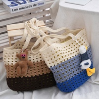 Sac de plage tressé à la main, style estival frais, grande capacité, à bandoulière, avec contraste de couleurs et deux ouvertures, idéal pour les vacances