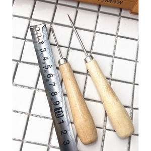Gancho de ganchillo grande con mango de madera, 1000 puntas, punzón recto, para reparación de calzado, mending de zapatos, tiendas de dólar y uso general. - Product Image 3