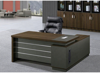 Scrivania Direzionale Moderna Estensibile in Legno e Acciaio, Design Ergonomico per Uso in Villa