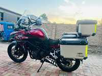 Moto de tourisme d'aventure Benelli TRK502 500cc bicylindre refroidie par eau avec coffres latéraux et ABS