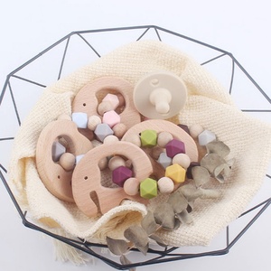 Jouets de <span class=keywords><strong>dentition</strong></span> sensoriels en bois bio les plus vendus pour bébés, avec perles en silicone sans BPA et anneau en bois - Product Image 5