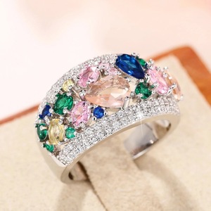 Anello a Goccia Arcobaleno per Donne, Design Geometrico Colorato, Accessorio da Dito per Uso Quotidiano - Product Image 6