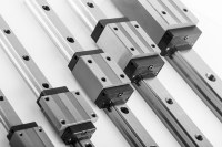 Rail de guidage linéaire en acier carré/à bride avec roulement 15-65mm 4000mm, structure anti-poussière, système automatique avec blocs coulissants