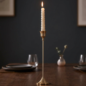 Candelabro Clásico de Latón Hecho a Mano para Decoración del Hogar en Pascua y Cumpleaños, para Comedor, Sala de Estar y Dormitorio - Product Image 2