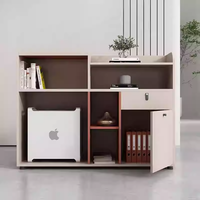 Bureau de travail minimaliste pour deux personnes, face à face, avec table et chaises assorties