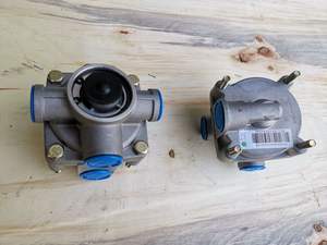 Sinotruk Howo Air Brake Valve Relais Klep WG9000360134 - Product Image 2