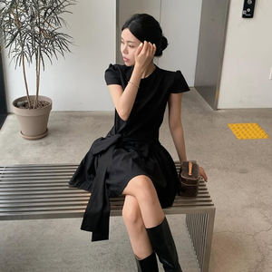 Robe Courte Grise Élégante pour Femme, Coupe Slim, Silhouette Évasée, Manches Courtes, Taille Lacée, Style Minimaliste Européen - Product Image 5