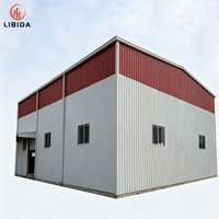 Bâtiment en acier pour entrepôt industriel côtier avec structure robuste résistante aux intempéries et à la corrosion