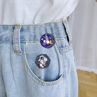 3 styles d'épingles en émail doux astronaute Spaceman épingles de revers plaquées or Badges Anime Charms for Gifts