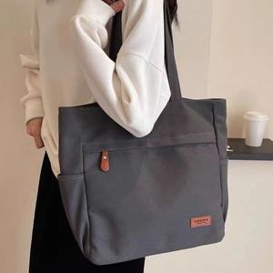 Borsa con Cerniera in Tela Stile Giapponese Grande Capacità Nuovo Modello Studentesco Versatile Casual Semplice Borsa a Tracolla per Lezioni e Pendolarismo - Product Image 6