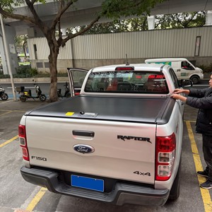 Couverture de benne de camion rétractable compatible avec <span class=keywords><strong>HILUX</strong></span>/F-150/NP300/D-MAX/RANGER, couvercle enroulable en aluminium pour toit rigide - Product Image 4