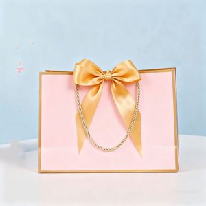 Bolsas de Regalo de Boda Reciclables Impresas en Papel de Arte Personalizadas por el Fabricante, con Asas de Cuerda de Algodón y su Propio Logotipo - Product Image 1
