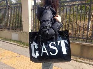 Sac à main en TPU imprimé sur toute la page avec logo personnalisé réutilisable 38*35*10cm Sac pour femmes - Product Image 4