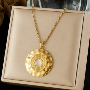 European American Style Retro Round Gold Plated Stainless Steel Pendant Box Chain Clavicle Necklace - Product Image 1