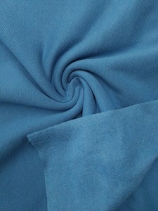Tissu en piqué de coton et polyester le plus vendu pour les sweats à capuche, les sweats-shirts, les vestes, les vêtements de sport et les confections textiles, disponible au meilleur prix - Product Image 3