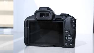 Appareil photo hybride APS-C <span class=keywords><strong>Canon</strong></span> EOS-<span class=keywords><strong>R50</strong></span> 24,2 MP avec vidéo 4K UHD, écran de 2 à 3 pouces et carte SD (95 % neuf) - Product Image 5