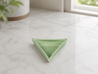 Assiette triangulaire verte 14,9 cm, 45 % porcelaine fine émaillée, assiette de service géométrique en céramique