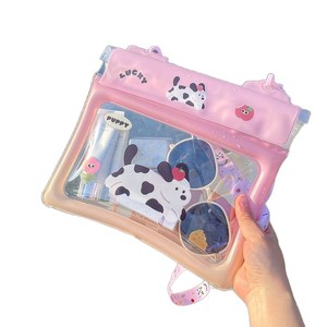 Bolsa impermeable para teléfono con diseño de dibujos animados, transparente, con airbag flotante y pantalla táctil, para actividades acuáticas al aire libre, unisex, para adultos. - Product Image 5