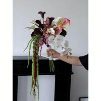 M995 Kaskadierender Tropischer Hochzeitsstrauß Dunkelviolette Calla-Lilie Weiße Orchidee Rosa Anthurium Hängender Amaranth Brautstrauß