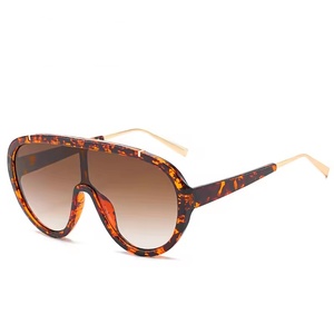 Liquidation Lunettes de soleil une pièce à grand <span class=keywords><strong>cadre</strong></span> 2085 Lunettes de soleil pour femmes européennes et américaines Lunettes de soleil à la mode transfrontalières - Product Image 3