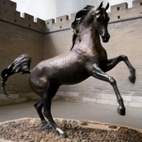 Sculpture de cheval sautant en bronze antique, décorative, personnalisée, fabriquée à la main, pour parc public