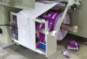 Manual Feeding Automatic Clean Towel Baby Pant Diaper Sanitary Napkin Wet <strong>Wipes</strong> Tissue Packaging Machine - Product Image 5