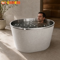 Bain de glace autoportant de luxe à bords arrondis en pierre de qualité supérieure pour centre de bien-être