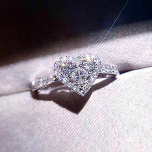 Anello con zirconi a forma di cuore per donna, regalo romantico, gioielli alla moda - Product Image 1