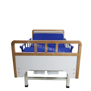 Cama de enfermería de madera maciza, manual, para el cuidado en el hogar de personas mayores, con barandillas laterales y ruedas. - Product Image 3