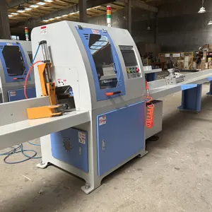 Serra de corte transversal CNC para madeira com alimentação automática