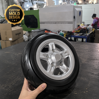 Roue tout-terrain durable en caoutchouc noir avec jante argentée à 5 branches, détail écrou de roue, roulement fluide, pneu de remplacement moulé par injection, usine OEM