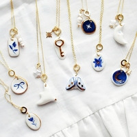 Collier ras du cou en cuivre 18 carats de qualité supérieure, inaltérable, avec pendentifs rétro Lune, Perle, Colombe, Fleur, Étoile, Clé, Nœud – Cadeau pour Femme