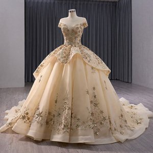 Vestido de Fiesta Largo de Organza Dorado Vintage con Mangas Cortas, Cintura Natural, Pliegues y Volantes, Modelo 241046 - Product Image 3