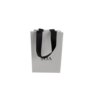 Sacs fourre-tout Kraft de luxe de haute qualité avec poignée en ruban Logo personnalisable Carton imprimé réutilisable pour l'appareil photo - Product Image 3