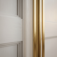 Armoire Shaker Moderne en Bois Massif Blanc avec Poignées Dorées, Solution Personnalisée OEM pour Chambre de Villa