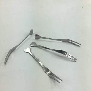 Stainless Steel Heart Shaped Fruit <b>Forks</b> <b>Dessert</b> Cake <b>Forks</b> Mooncake <b>Forks</b> Individually Packaged For Child Use - Product Image 3