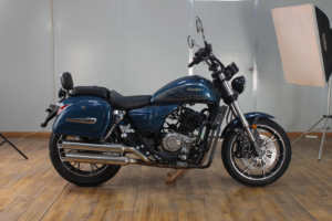 Moto Chopper Traditionnelle WSK 400cc Moteur à Carburateur/EFI - Product Image 5