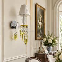 Applique murale en cristal de luxe à la française, cadre en fer plaqué, abat-jour en tissu, verre à pampilles en cristal jaune pour chambre, hôtel, couloir
