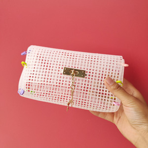 Feuille de Toile Plastique 4mm pour Sac au Crochet, Formes de Sac à Main en Maille Plastique, Toile de Point de Croix pour Sacs Faits Main, Projets de Bricolage au Crochet - Product Image 1