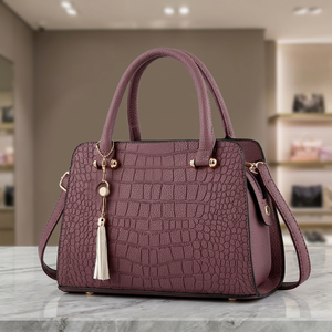 Sac à main élégant en cuir véritable BS INTERNATIONAL pour femme, avec fermeture éclair, imperméable, deux poignées, capacité 1L, idéal pour les voyages - Product Image 4