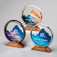 Trophée de cristal rond de démo haut de gamme entreprise prix de commémoration d'affaires nouveau trophée de cristal de cadre en métal de style avec base en bois