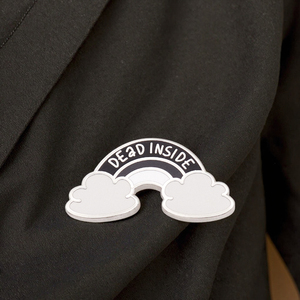 Artisanat en métal Fabricant en gros Épingles en émail personnalisées de haute qualité Logo Lettre Badges en métal Épingles en émail dur - Product Image 1