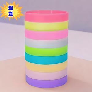 Pulsera de silicona que brilla en la oscuridad, redonda, colorida, resistente al agua, para correr de noche al aire libre, joyería de moda, pulseras promocionales - Product Image 1