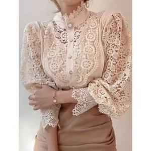 Camicetta <span class=keywords><strong>Bianca</strong></span> Oversize Traforata di Tendenza 2025 Top da Donna Chic ed Elegante <span class=keywords><strong>a</strong></span> Manica Lunga Vaporosa in Pizzo Floreale <span class=keywords><strong>Camicia</strong></span> in Chiffon con Bottoni <span class=keywords><strong>a</strong></span> Collo Alto - Product Image 2