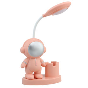 Lampe de bureau LED flexible et créative en forme d'astronaute avec taille-crayon intégré, lampe de chevet à couleur réglable pour chambre d'enfant et d'étudiant - Product Image 2